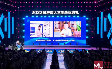大學(xué)生畢業(yè)典禮上，濟(jì)南市委書記特別提到了兩位年輕人